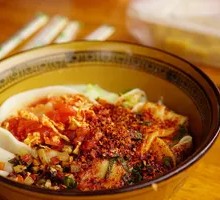 Spicy Oil-Poured Hand-Torn Noodles