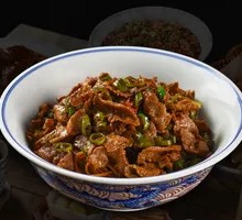 Stir-Fried Beef with Yellow Onion