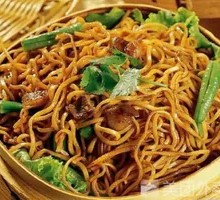 Stir-Fried Green Beans with Pork and Steamed Noodles