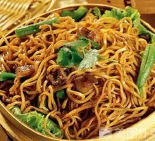 Stir-fried Pork with Wood Ear Mushrooms and Steamed Noodles