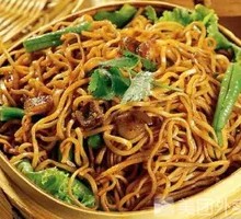 Spicy Mushroom Stir-Fried Noodles