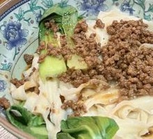 杂酱刀削面