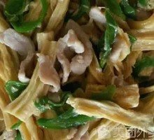 Green Pepper and Tofu Skin Shredded Pork