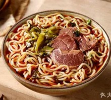 Sour Cabbage Braised Beef Noodles
