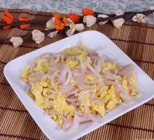 Onion and Egg Rice Bowl