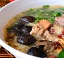 Stewed Chicken Noodles with Mushrooms