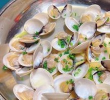 Garlic-Steamed Clams