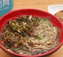 Pickled Cabbage and Pork Noodles