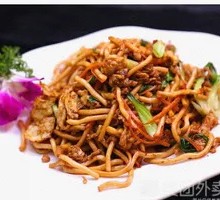 Stir-Fried Pork with Green Pepper Noodles