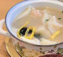 Braised Shrimp and Pork Dumplings in Clay Pot