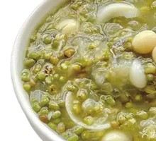 Mung Bean, Lily Bulb, and Lotus Seed Porridge