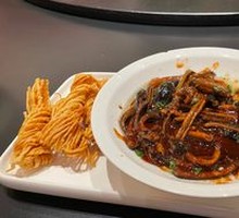 Sizzling Stir-Fried Eel Strips with Sesame Noodles