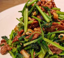 Stir-Fried Water Celery with Beef
