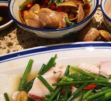 Stir-fried Squid with Garlic Chives