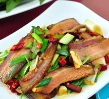 Stir-fried腊肉 with Garlic Greens