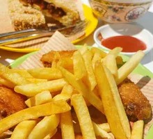 Golden Award Fried Chicken Wings with French Fries