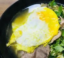 Egg Fried Noodles with Beef Soup