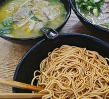 Scallion Oil Noodles with Beef Soup