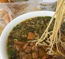 Pickled Vegetable Spicy Pork Noodles
