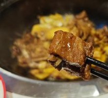 Stewed Spare Ribs in Iron Pot