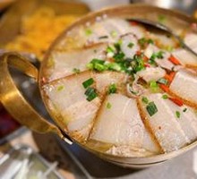 Braised Pork Belly with Pickled Cabbage in Clay Pot
