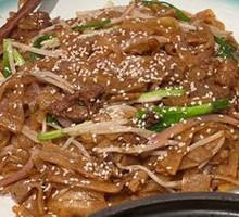 Dry-Fried Beef Rice Noodles