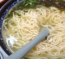 Pickled Cabbage and Pork Noodles