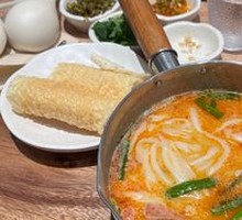 Spicy Soul Noodle Soup with Fried Sauce