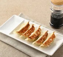 Wok-Style Pork Dumplings with Sauce