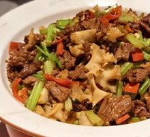 Stir-Fried Beef with Yellow Onion