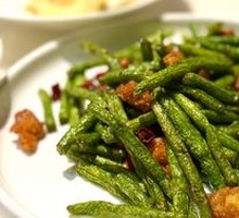 Stir-Fried Chicken and Pork Ribs with Green Beans