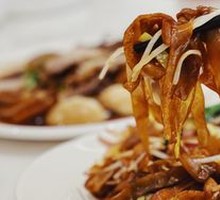 Hong Kong-style Dry-Fried Beef Chow Mein