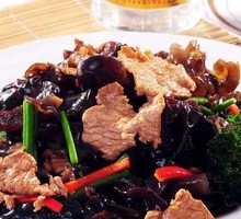 木耳炒牛肉盖浇饭