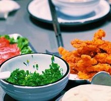 Fresh-fried pork strips from hot pot factory
