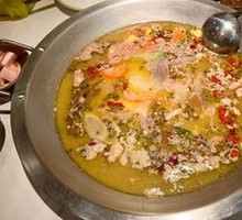 Gong椒 Tofu and Pork Bone Soup Pot