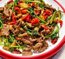 Stir-Fried Yellow Beef Rice Bowl