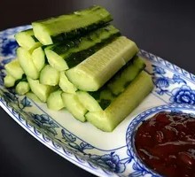 Sauce-dipped Cucumber