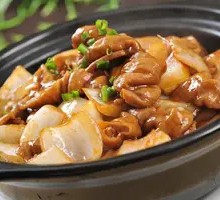Onion and Pork Intestine Clay Pot Rice