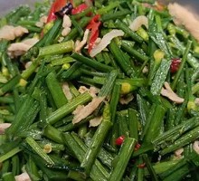 Stir-fried Pork Shreds with Garlic Chives Flowers