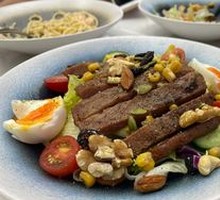 American Pan-Seared Beef Salad