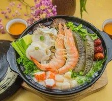 Luxury Sea Cucumber, Scallop, and Shrimp Hot Pot Rice Porridge