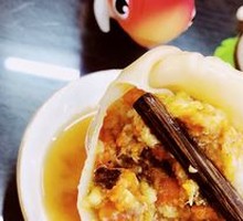 Crab Roe Soup Dumplings