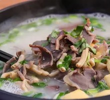 Old Duck Soup with Crispy Rice Crackers