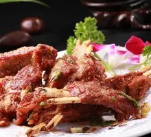 Hand-grabbed Lamb Ribs