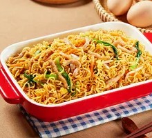 Meat and Vegetable Stir-Fried Noodles with Free-Range Eggs