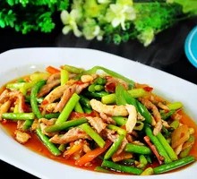 Garlic Shoots with Shredded Pork