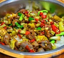 Spicy and Sour Chicken Gizzard Wooden Bucket Rice
