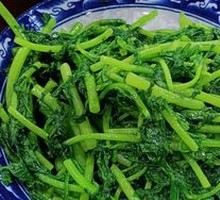 Stir-Fried Chrysanthemum Greens