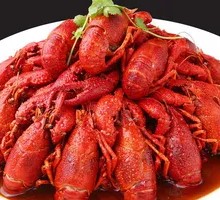 Golden Soup Garlic Flavor Lobster with Side Dishes