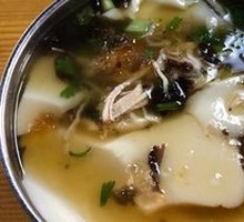 Chicken Soup with Wild Chrysanthemum and Pork Dumplings